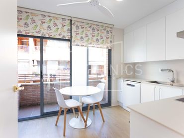 Casa bifamiliare con balcone in vendita a Calle ROGER DE LLURIA
