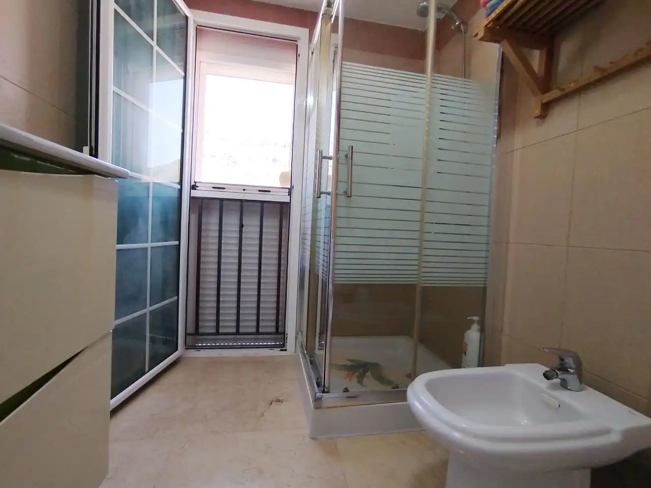 Badezimmer von Maisonette zur Miete in Mogán mit Klimaanlage, Terrasse und Möbliert