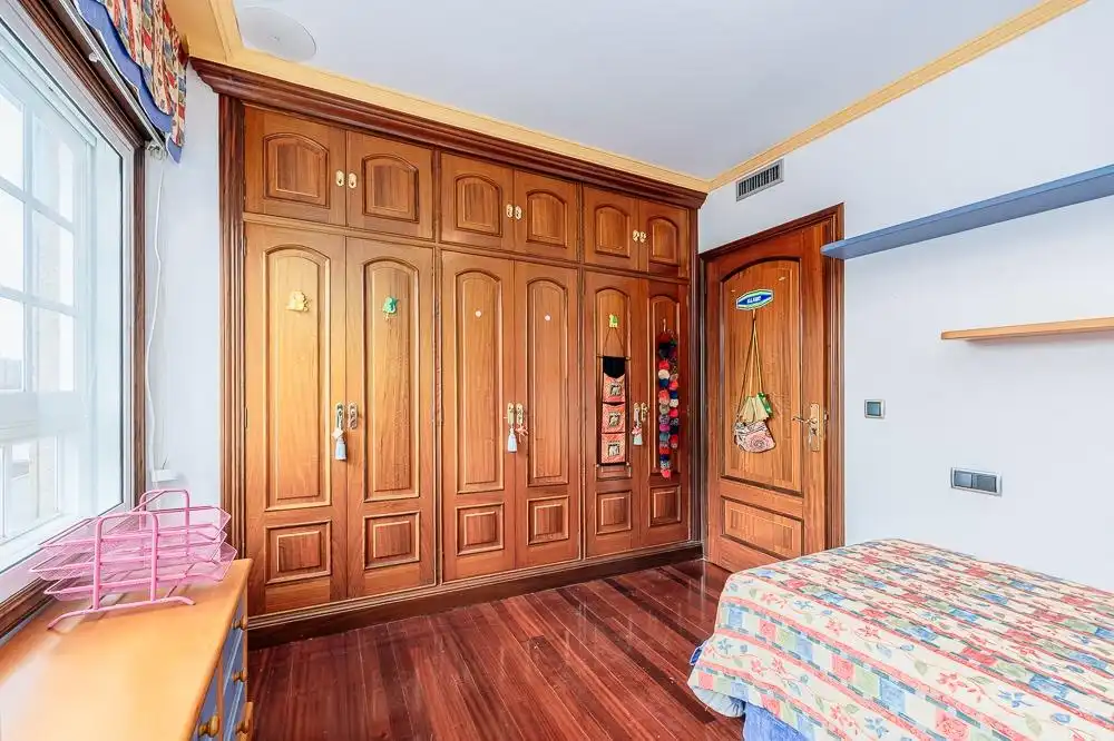 Dormitori de Pis en venda en Pontevedra Capital  amb Aire condicionat, Calefacció i Terrassa