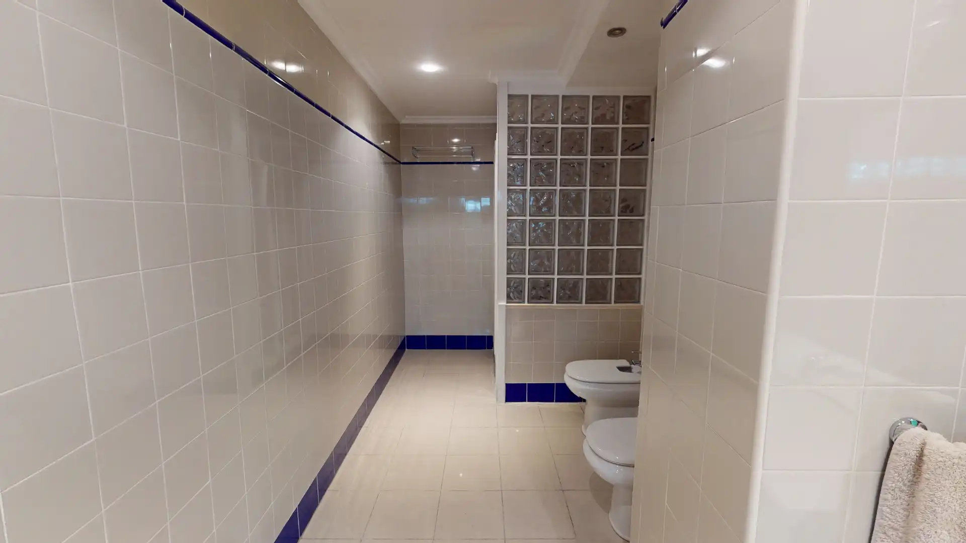 Bathroom of Flat for sale in Elche / Elx  with Air Conditioner and Heating