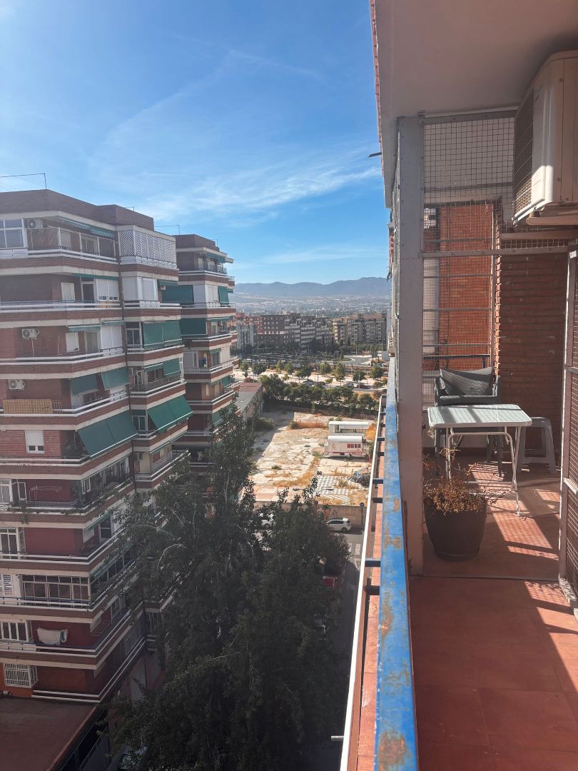 Vista exterior de Pis de lloguer en  Granada Capital amb Moblat, Forn i Rentadora