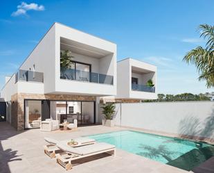 Vista exterior de Casa o xalet en venda en San Pedro del Pinatar amb Aire condicionat, Terrassa i Piscina