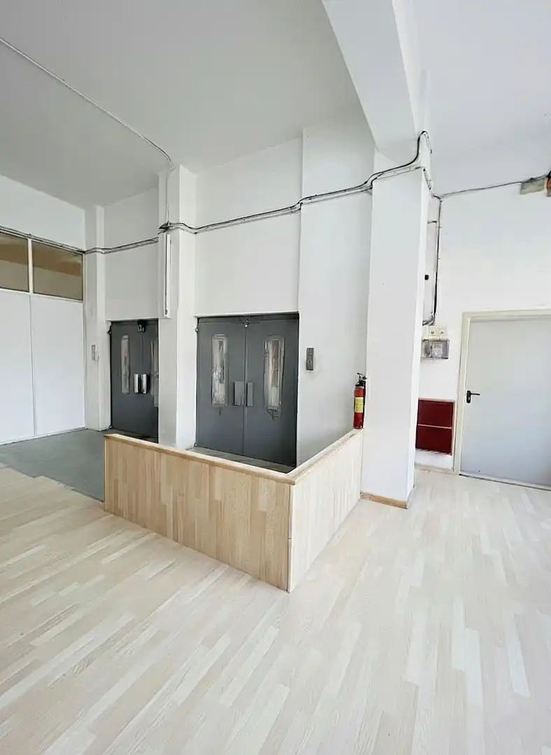 Nau industrial de lloguer en L'Hospitalet de Llobregat