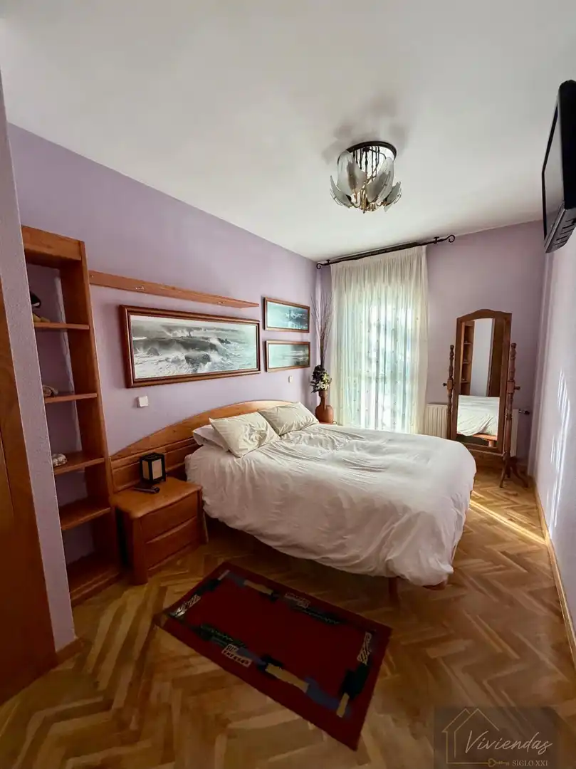 Bedroom of Flat for sale in Boadilla del Monte  with Air Conditioner, Heating and Parquet flooring