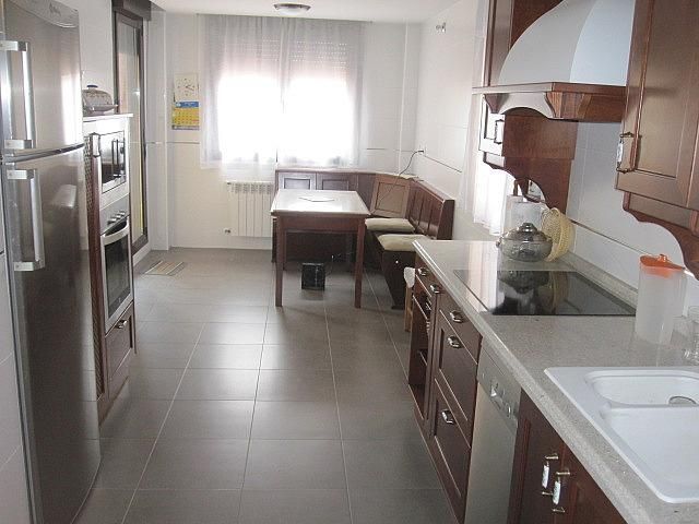 Kitchen of Flat for sale in Peñaranda de Bracamonte  with Terrace, Storage room and Swimming Pool