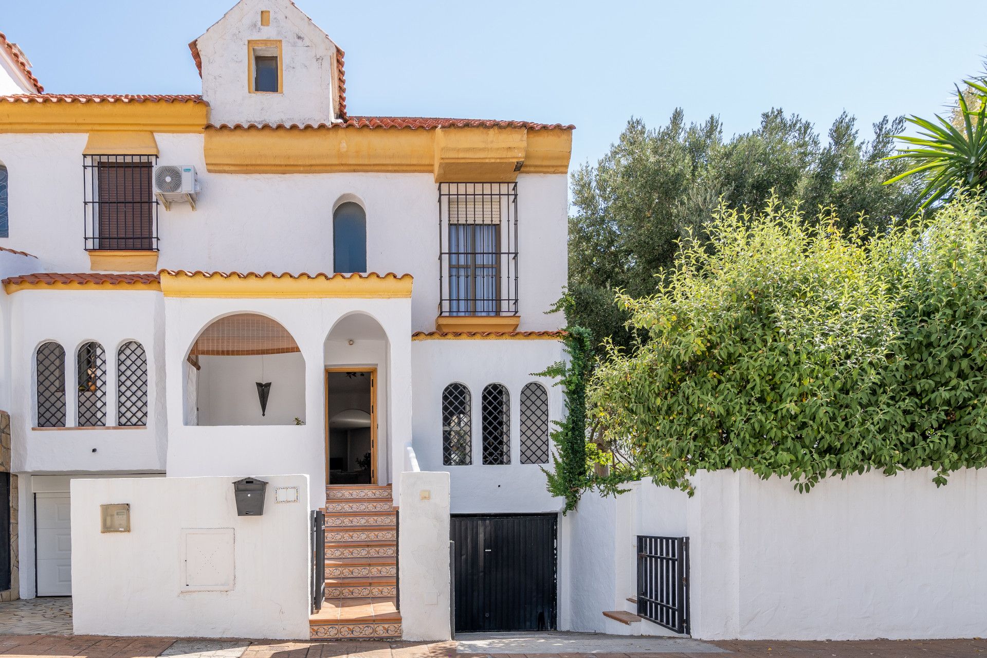 Exterior view of Single-family semi-detached for sale in Estepona  with Air Conditioner, Private garden and Terrace