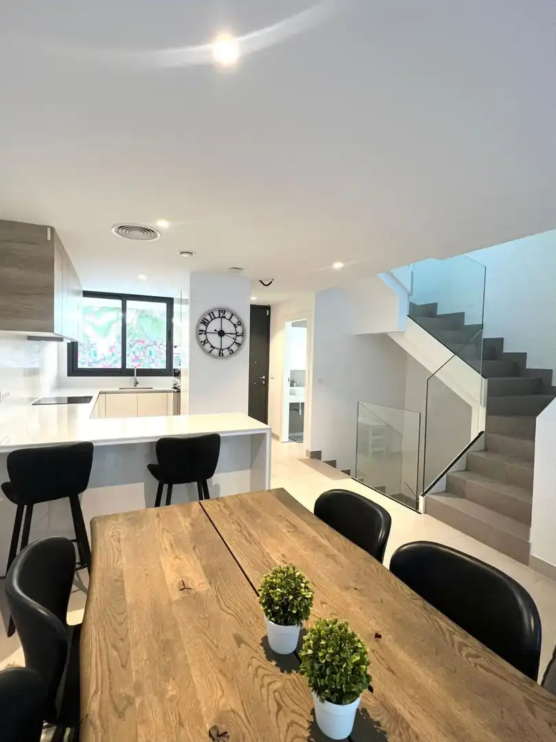 Comedor de Casa adosada de alquiler en Estepona con Jardín privado, Terraza y Trastero
