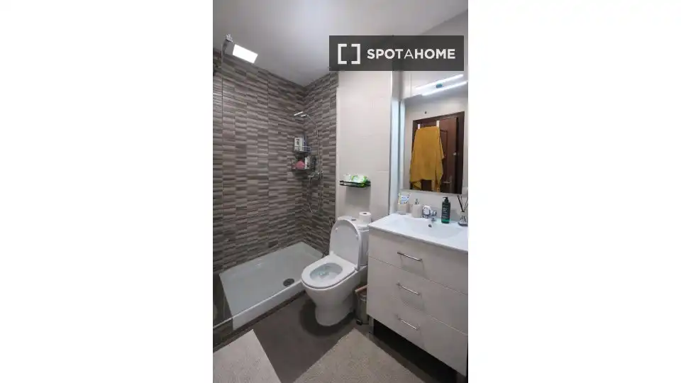 Bathroom of Flat for share in Eixample