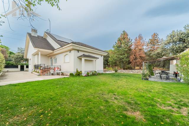 Casa-chalet en Venta en Avenida de los Cierros en Las Zorreras - Monte Encinar