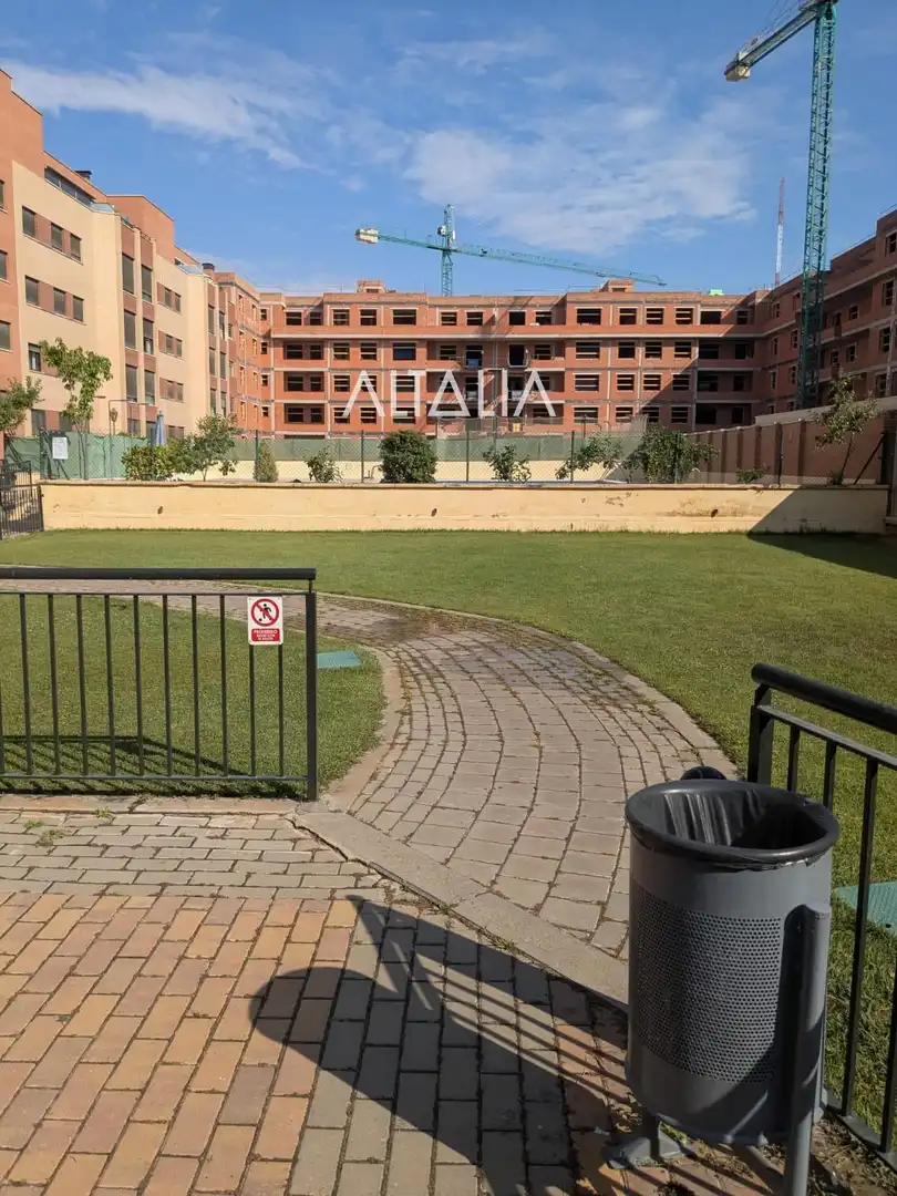 Aparcament de Pis en venda en Cuenca amb Calefacció, Traster i Piscina