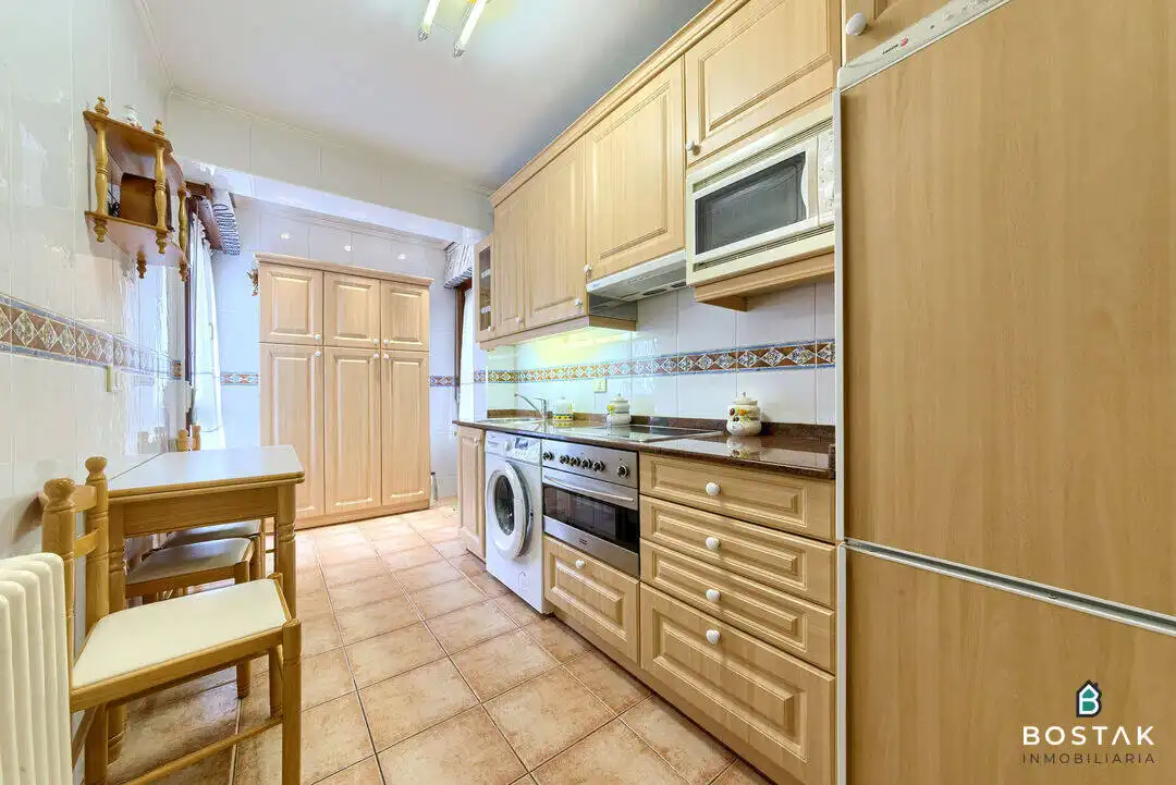Kitchen of Flat for sale in Bilbao   with Heating, Furnished and Balcony