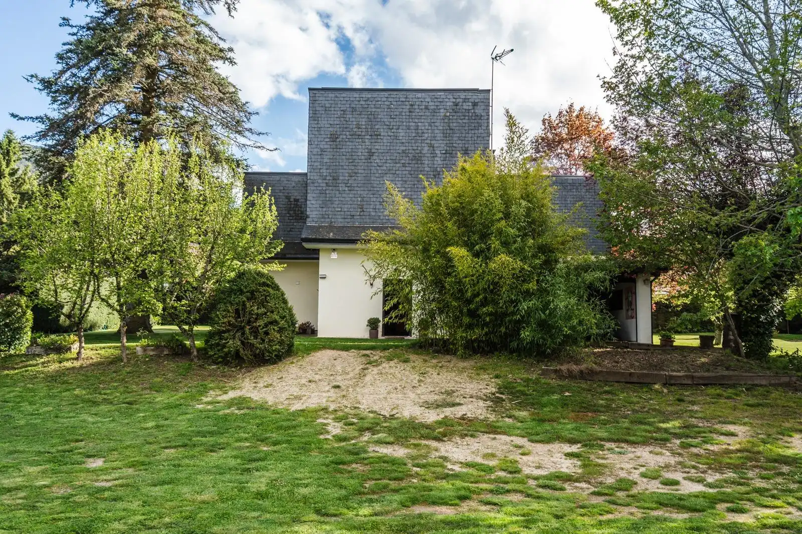 Vista exterior de Casa o chalet en venta en El Espinar con Calefacción, Jardín privado y Terraza