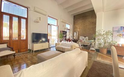 Living room of Flat for sale in  Valencia Capital  with Air Conditioner, Heating and Balcony