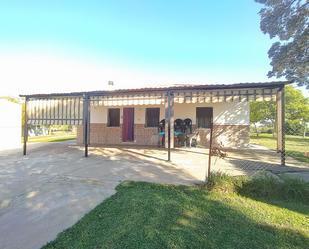 Vista exterior de Finca rústica en venda en Mérida amb Aire condicionat, Jardí privat i Piscina