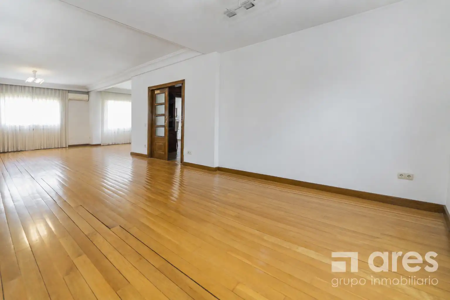 Wohnzimmer von Wohnung zum Verkauf in Pozuelo de Alarcón mit Klimaanlage, Heizung und Terrasse