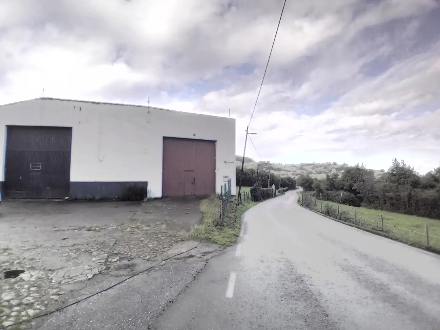 Außenansicht von Fabrikhallen zum Verkauf in Gijón 
