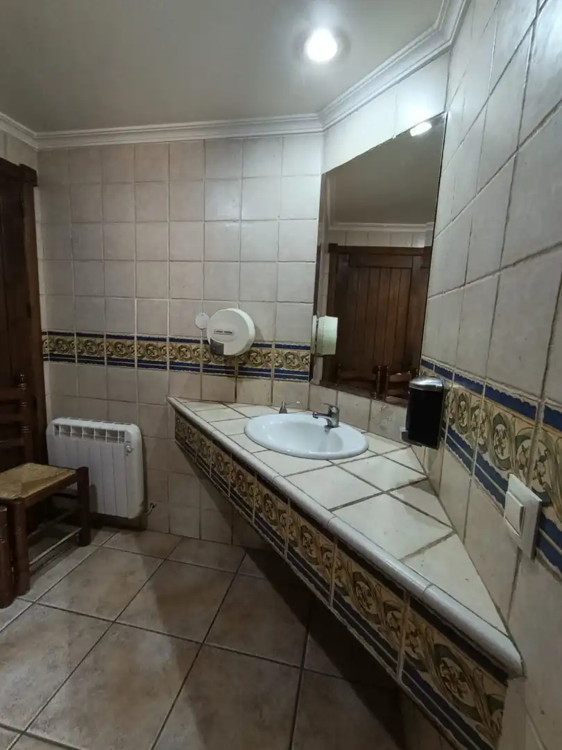 Badezimmer von Geschaftsraum zum Verkauf in Albalate de Zorita mit Klimaanlage, Heizung und Terrasse