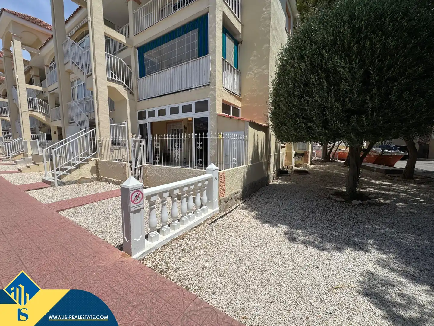 Vista exterior de Casa o xalet en venda en Torrevieja amb Aire condicionat, Terrassa i Traster
