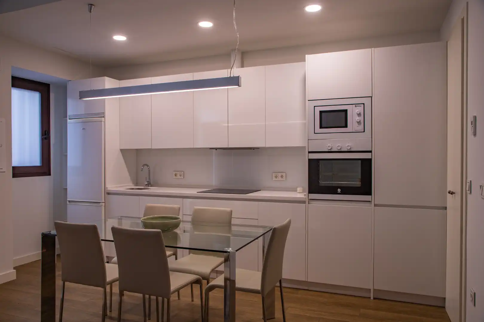 Kitchen of Flat for rent in Sevilla  with Air Conditioner, Furnished and Oven