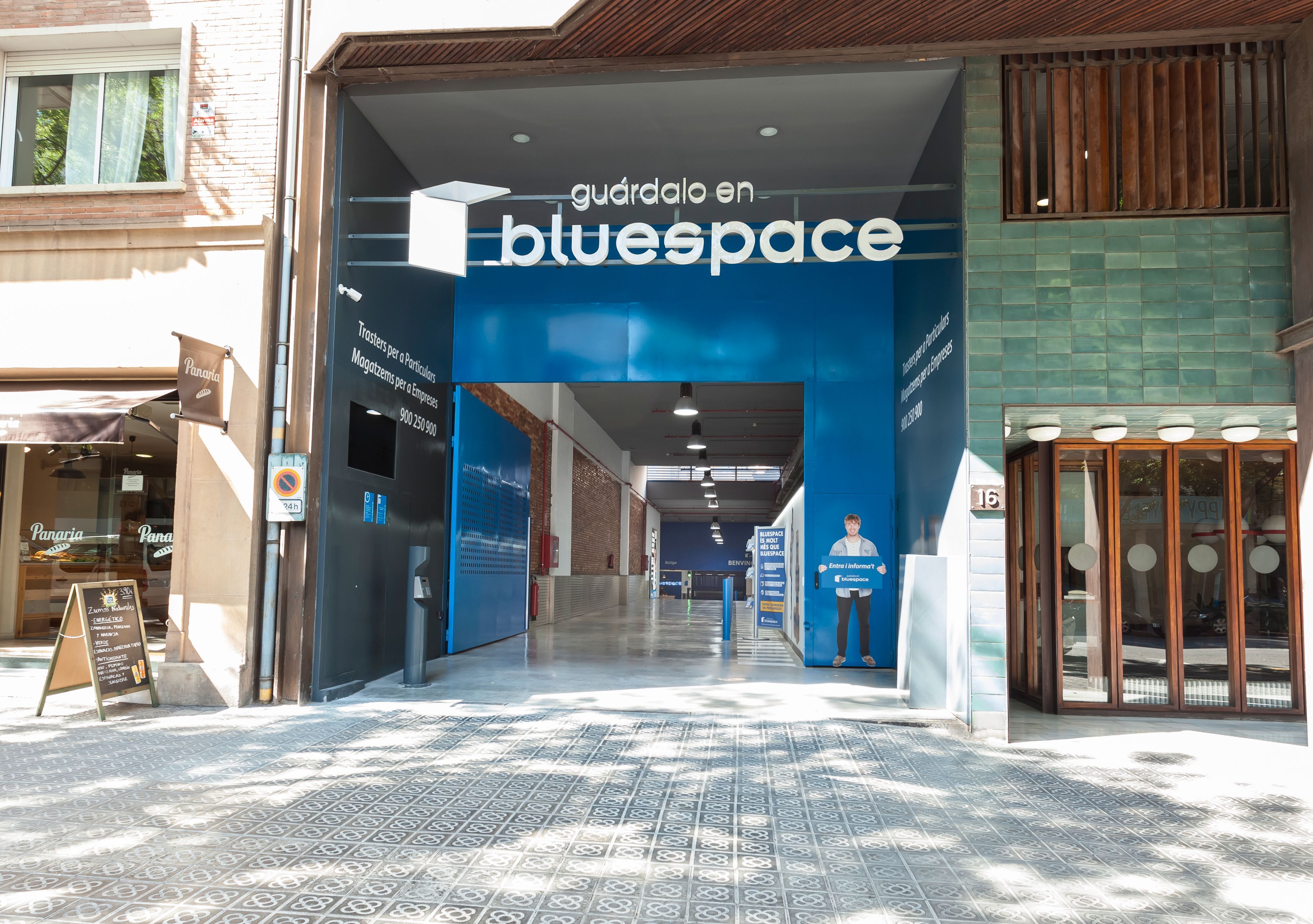 Box room to rent in  Barcelona Capital
