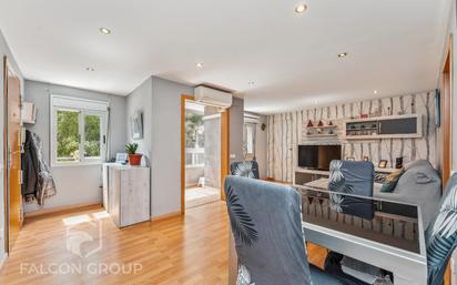 Living room of Flat for sale in Vilanova i la Geltrú  with Air Conditioner, Heating and Oven
