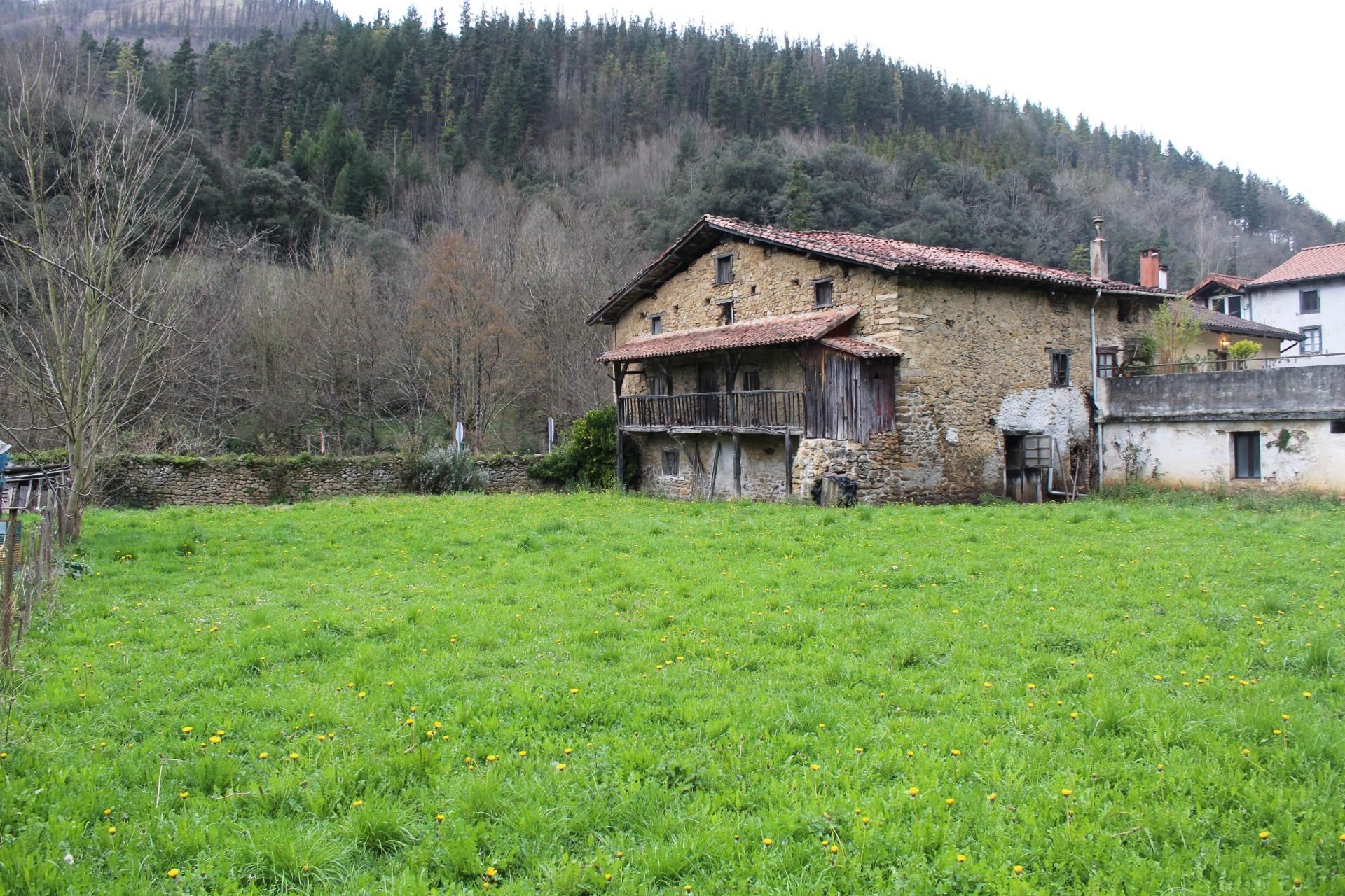 Vista exterior de Finca rústica en venda en Ataun amb Jardí privat i Balcó