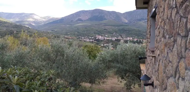 Vista exterior de Casa o xalet en venda en Hervás amb Calefacció