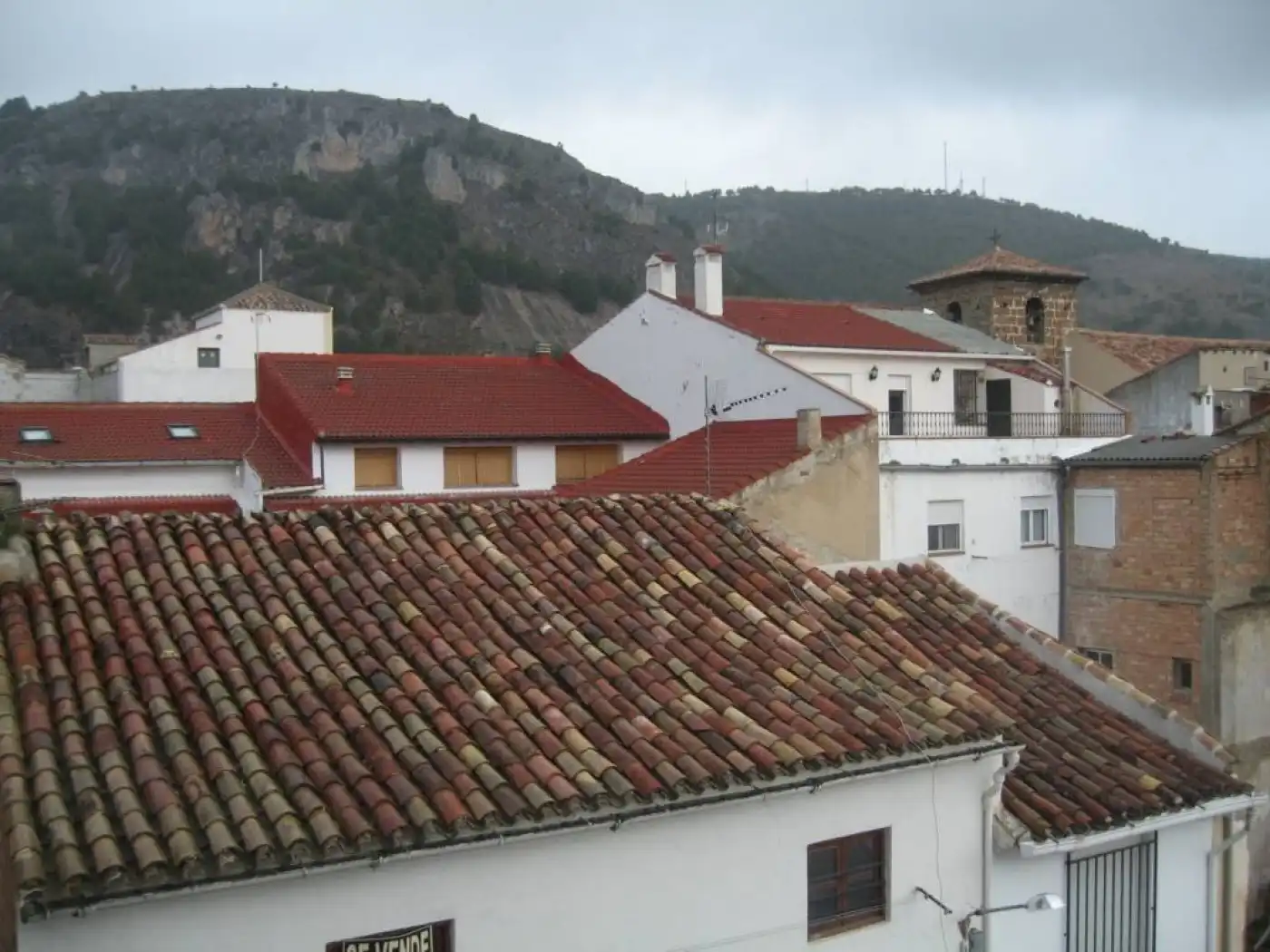 Vista exterior de Pis en venda en Santiago-Pontones amb Terrassa, Moblat i Balcó