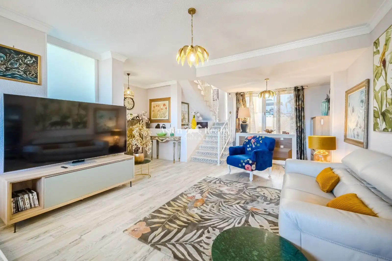 Wohnzimmer von Einfamilien-Reihenhaus zum Verkauf in Arona mit Klimaanlage, Terrasse und Abstellraum