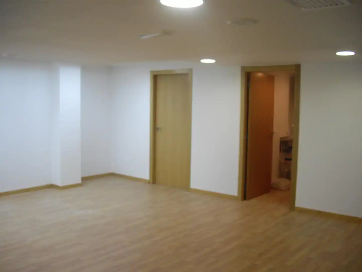 Commercial properties for rent in Villena  with Air Conditioner