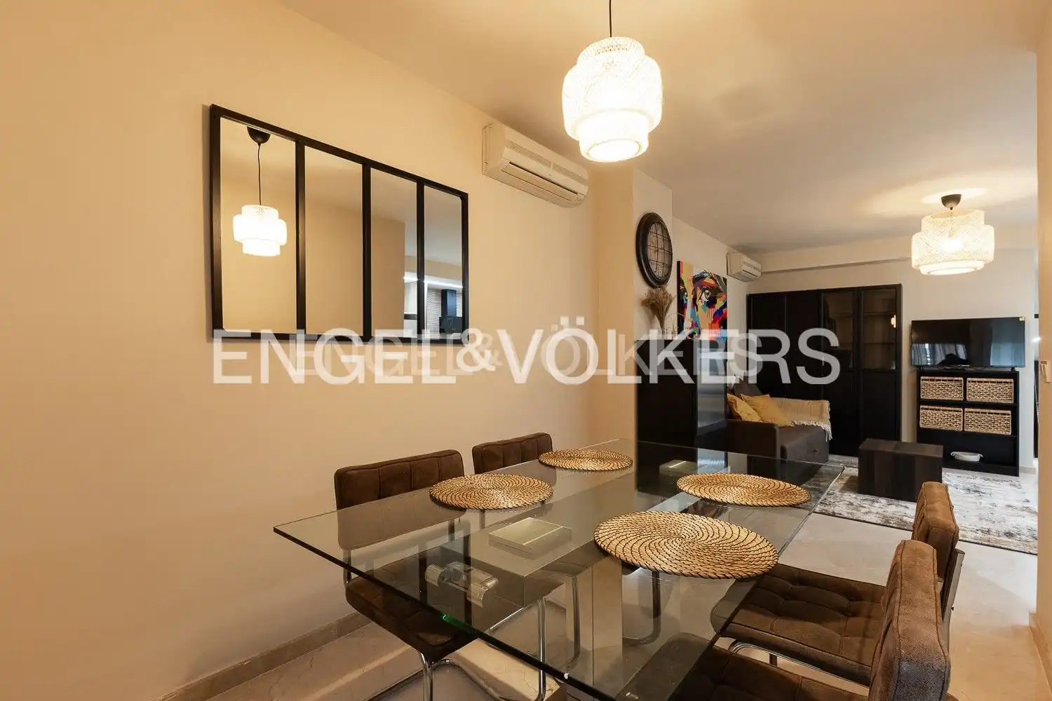 Menjador de Apartament de lloguer en Valencia amb Aire condicionat, Calefacció i Moblat