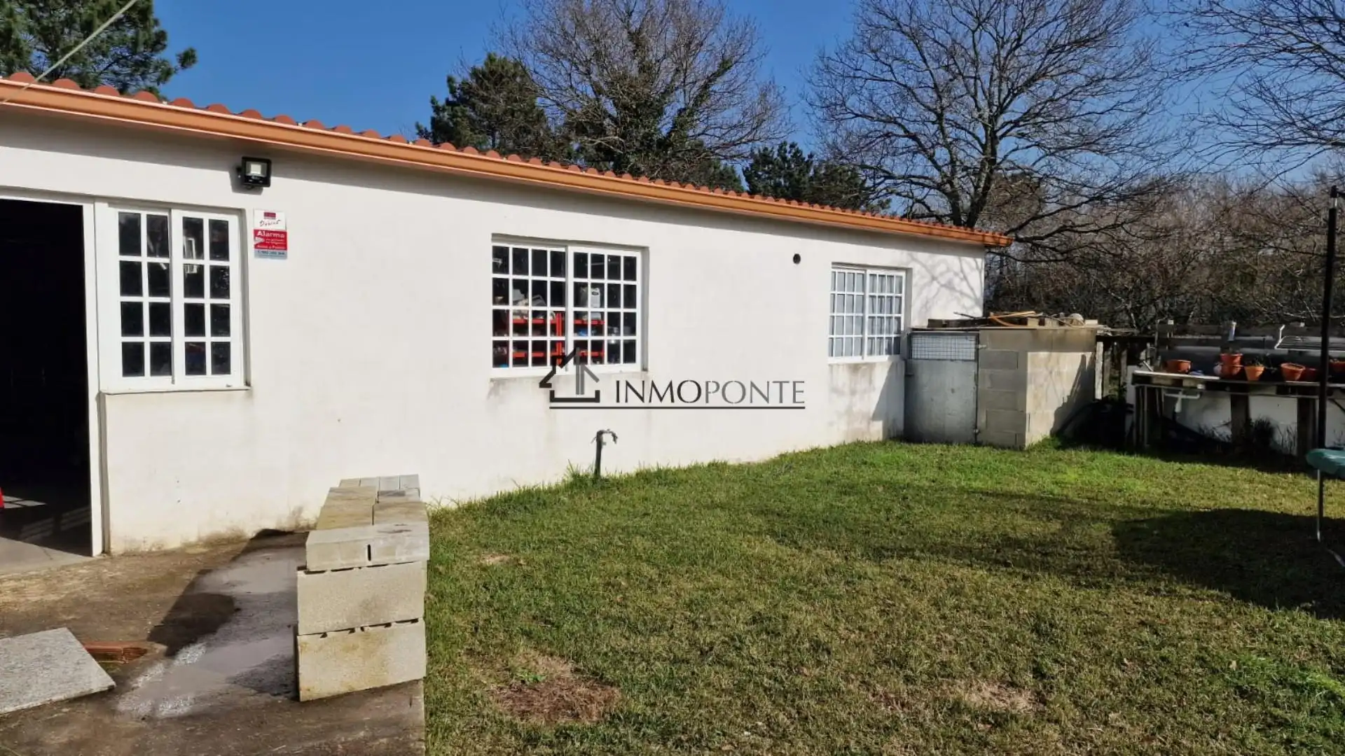 Vista exterior de Casa o xalet en venda en Pontevedra Capital  amb Jardí privat