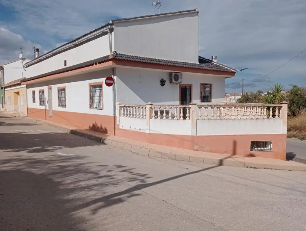 Casa con terraza en venta en La Font de la Figuera