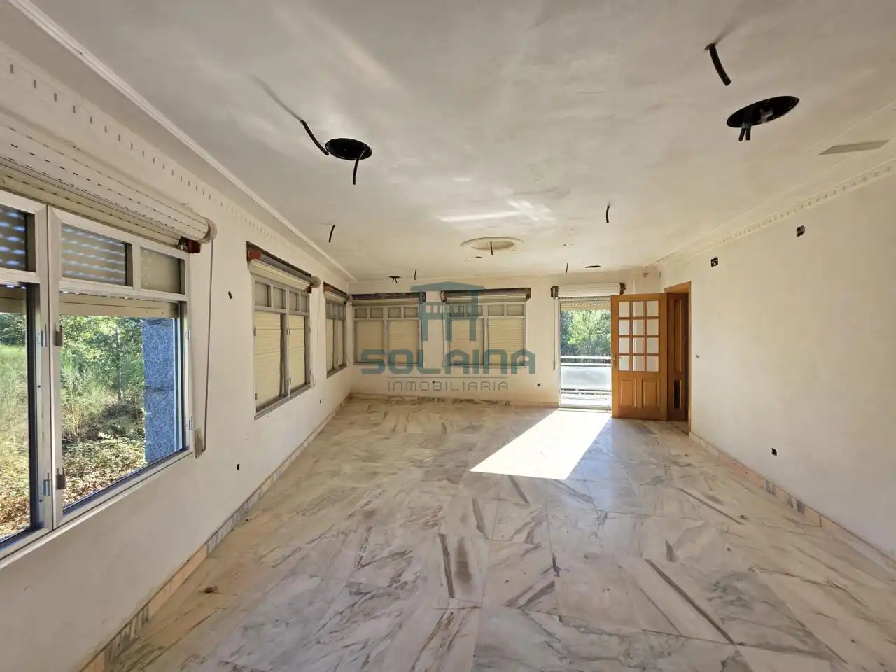 House with terrace for sale in Coles