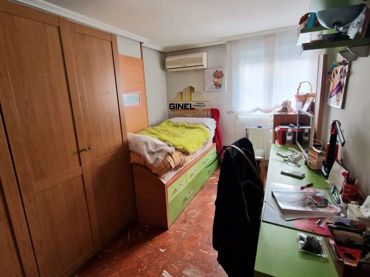 Dormitori de Pis en venda en Jaén amb Aire condicionat, Calefacció i Moblat