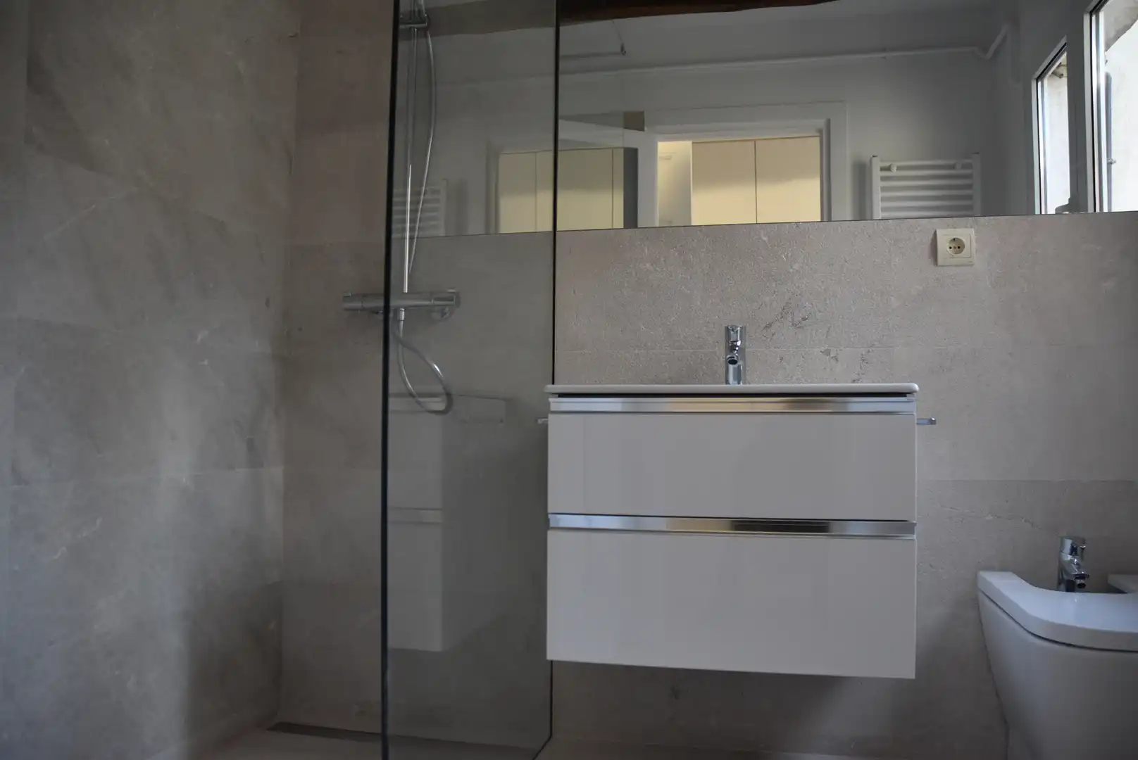 Baño de Ático de alquiler en Madrid con Aire acondicionado, Calefacción y Parquet