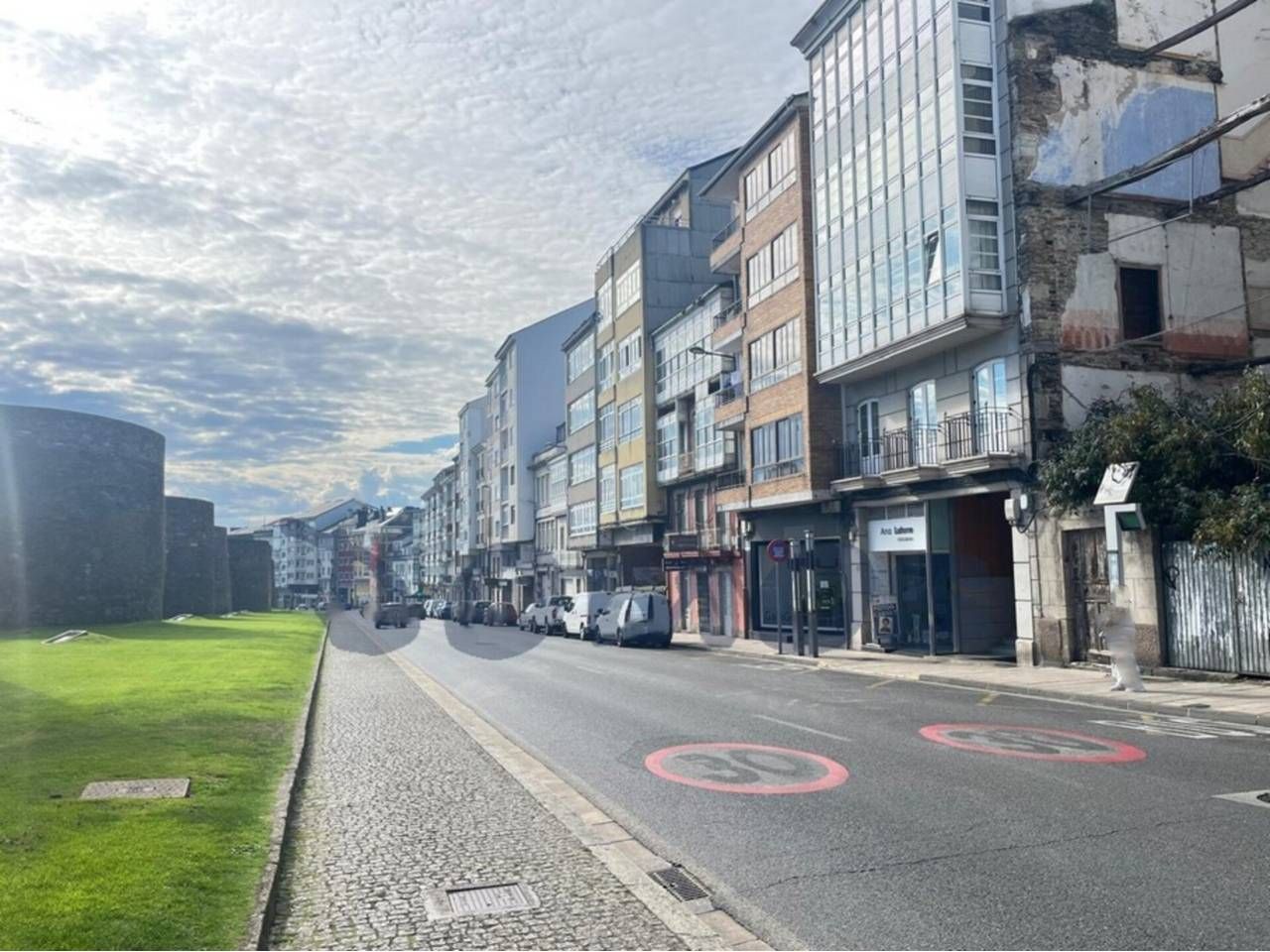 Vista exterior de Piso en venta en Lugo Capital con Calefacción