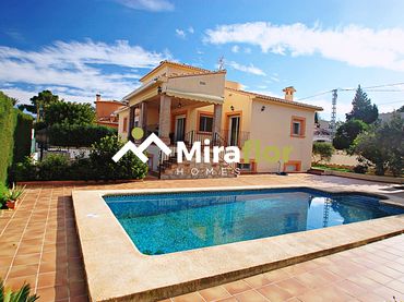 Villa mit Pool zum Verkauf in El Montgó