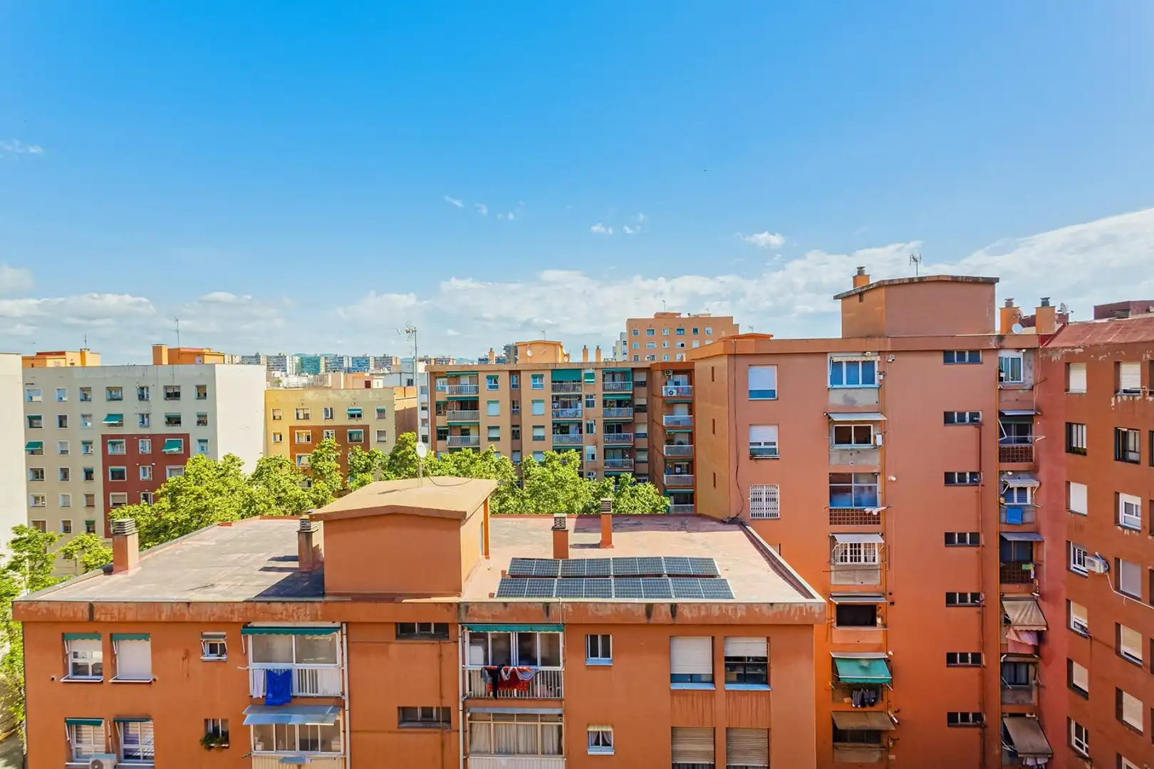 Außenansicht von Wohnung zum Verkauf in Barcelona mit Heizung, Terrasse und Balkon