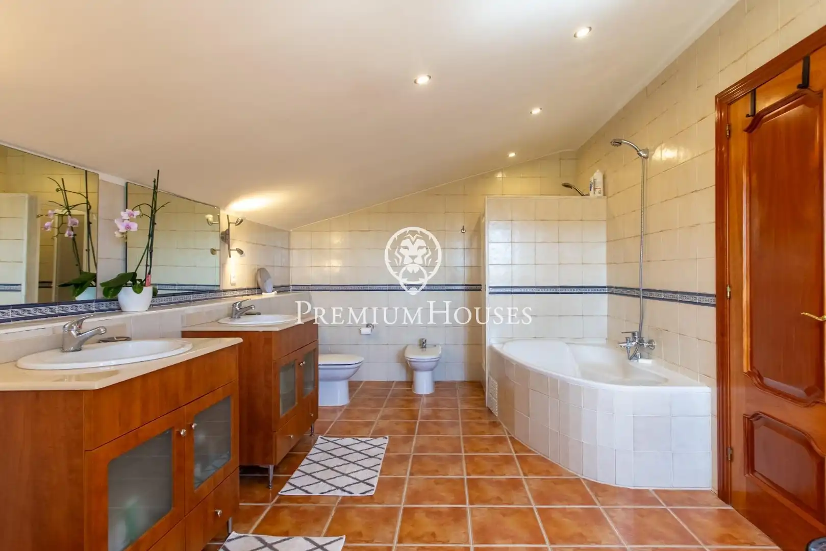 Baño de Finca rústica en venta en Sant Iscle de Vallalta con Calefacción, Jardín privado y Terraza