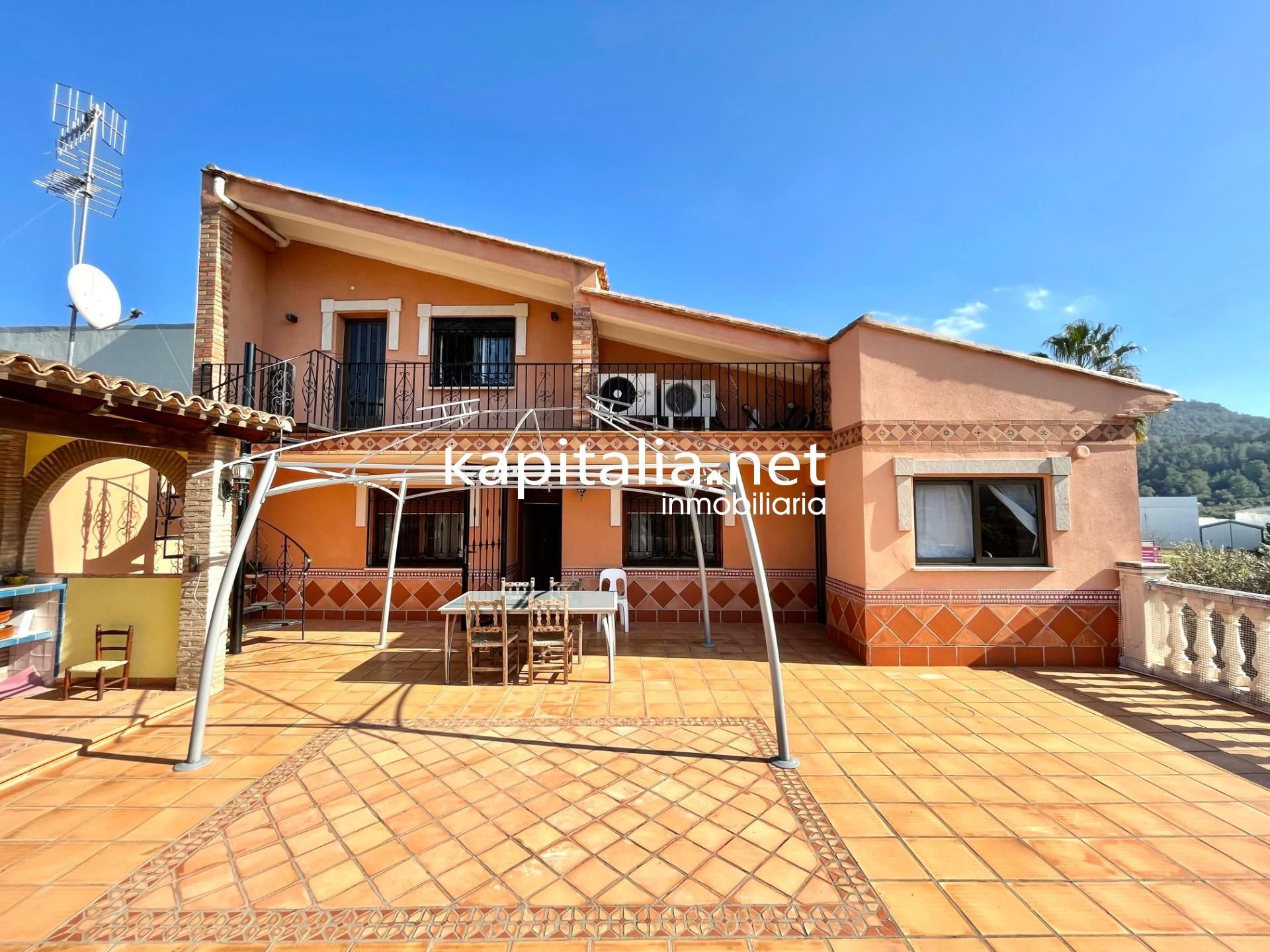 Vista exterior de Casa o xalet en venda en Alfauir amb Aire condicionat, Calefacció i Jardí privat