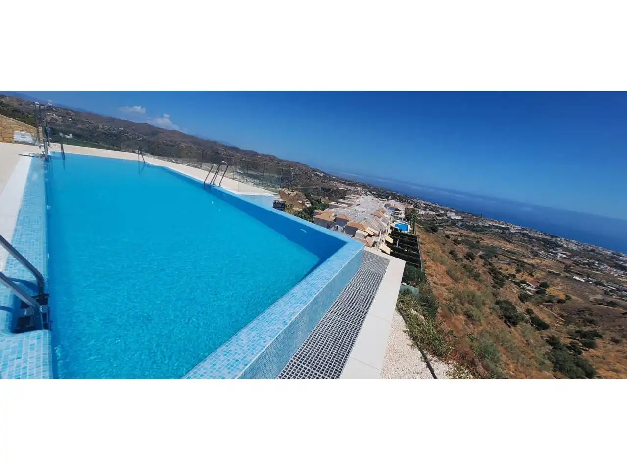 Piscina de Àtic en venda en Rincón de la Victoria amb Terrassa, Traster i Piscina comunitària