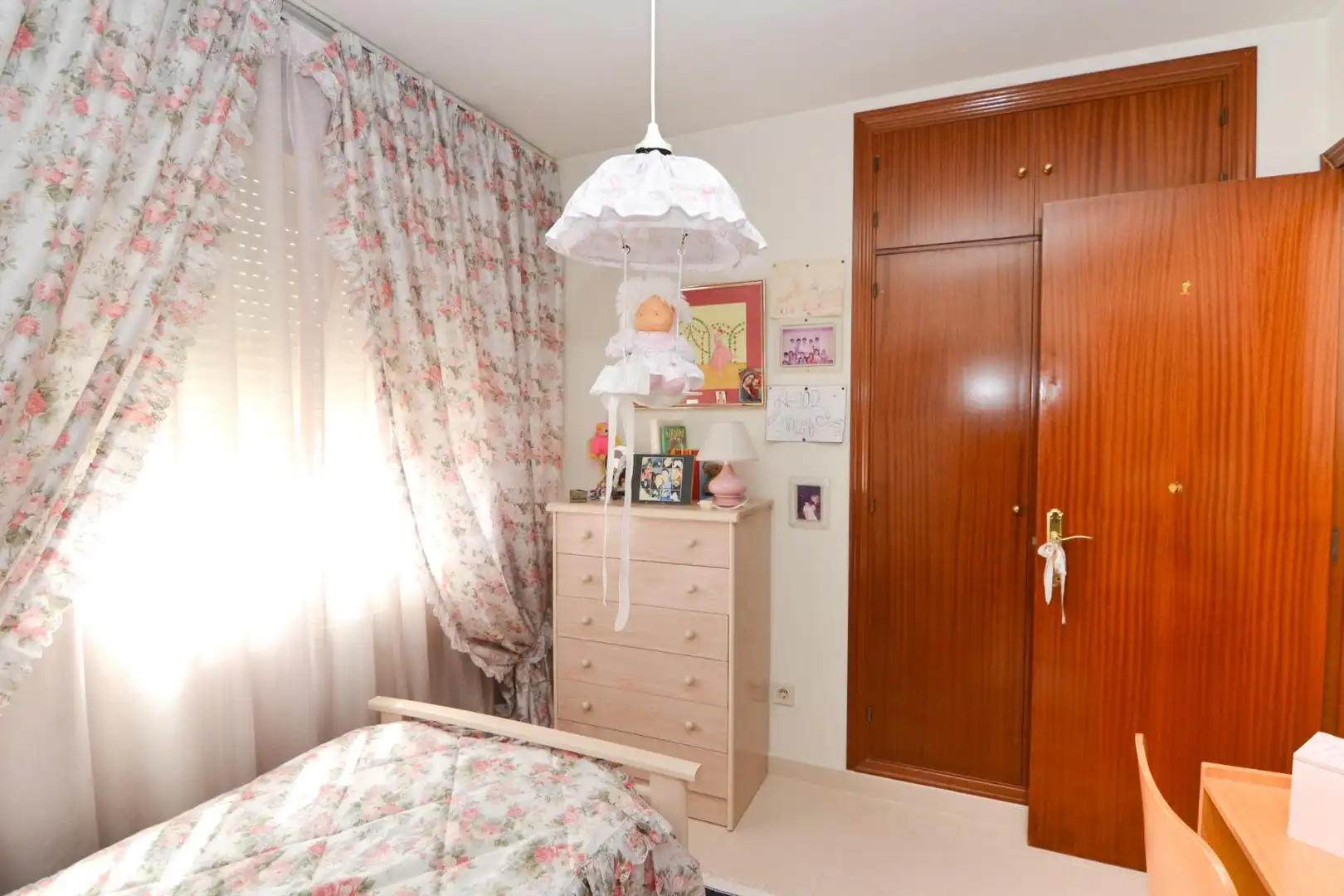 Habitación de Casa adosada en venta en Navalcarnero con Aire acondicionado, Calefacción y Jardín privado