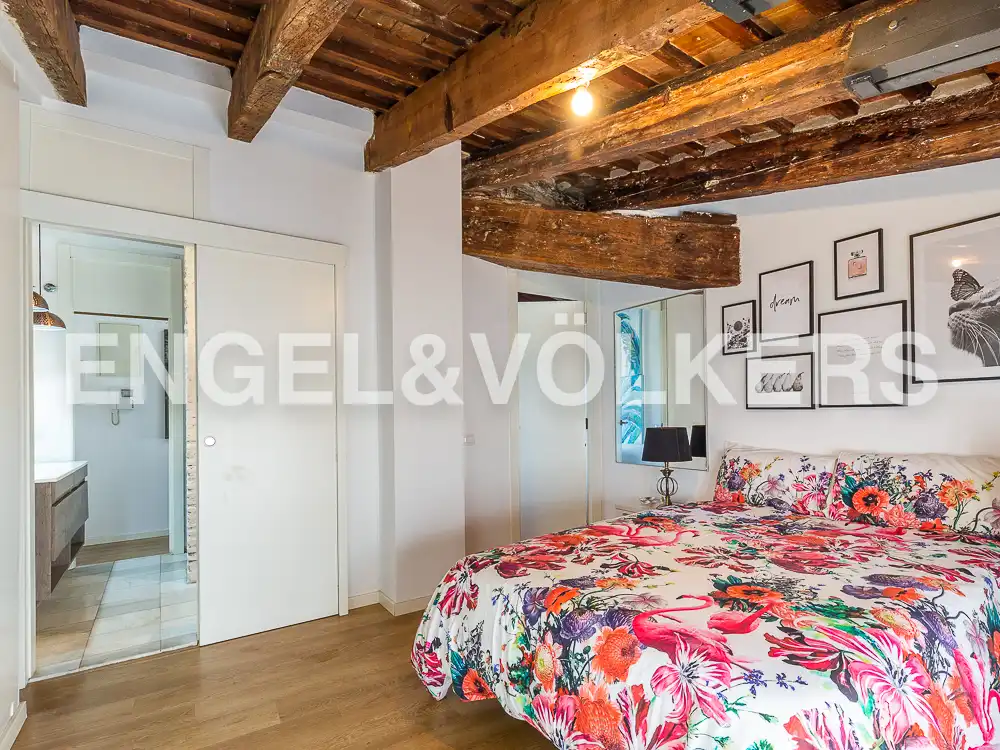 Dormitori de Àtic de lloguer en Valencia amb Aire condicionat, Calefacció i Parquet