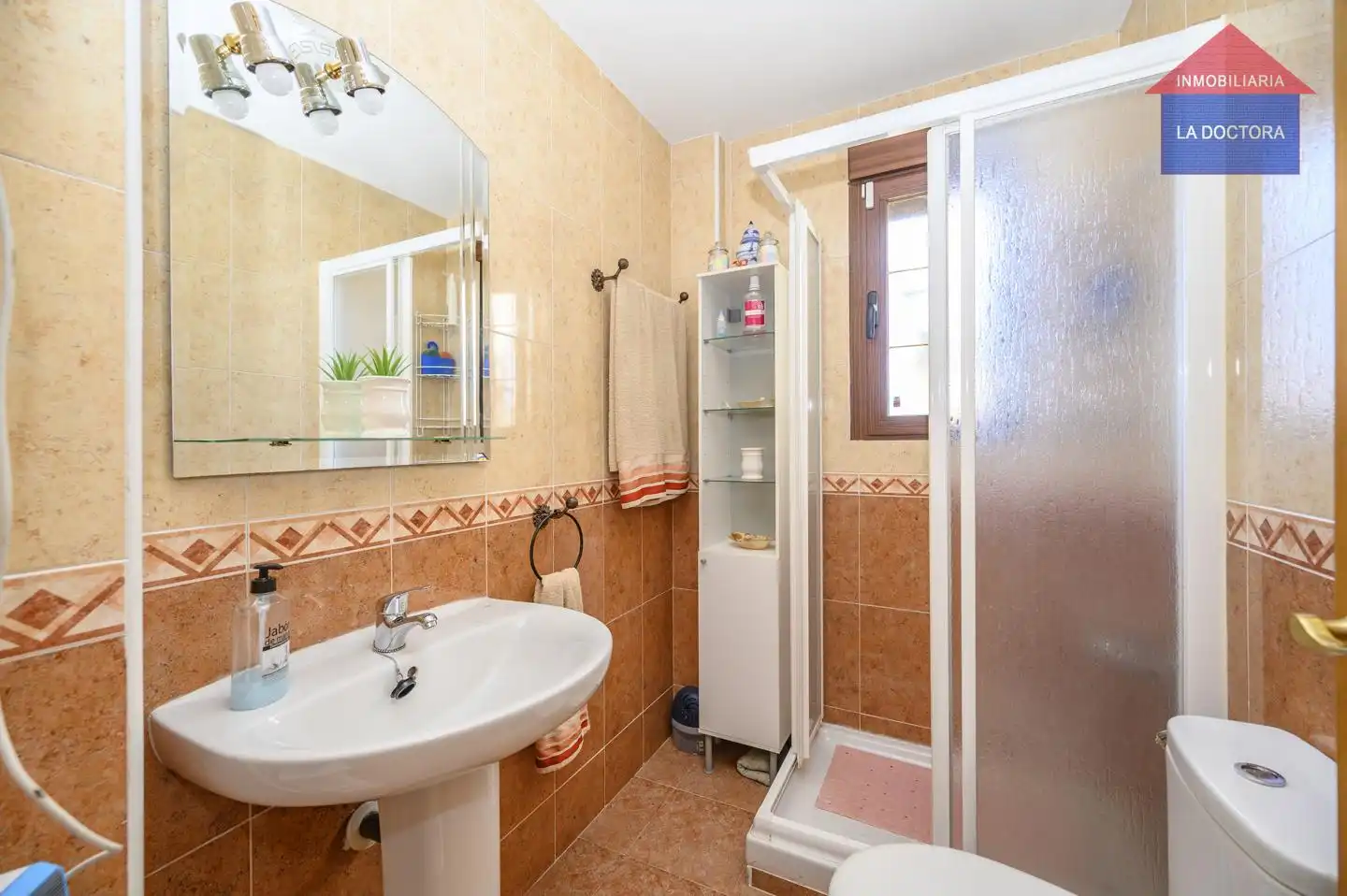 Baño de Piso en venta en Valmojado con Aire acondicionado, Calefacción y Terraza
