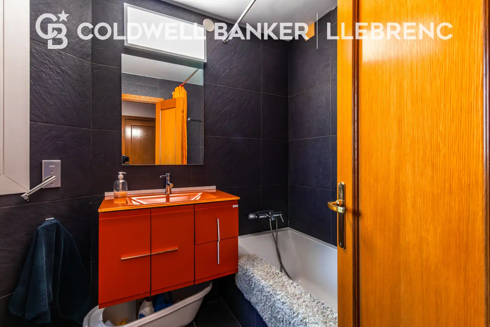 Bathroom of Houses for sale in Sant Cugat del Vallès  with Air Conditioner, Heating and Private garden
