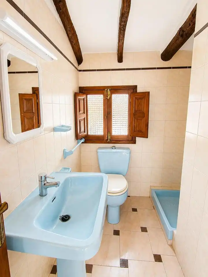 Bany de Casa o xalet en venda en Oliva amb Jardí privat, Terrassa i Traster