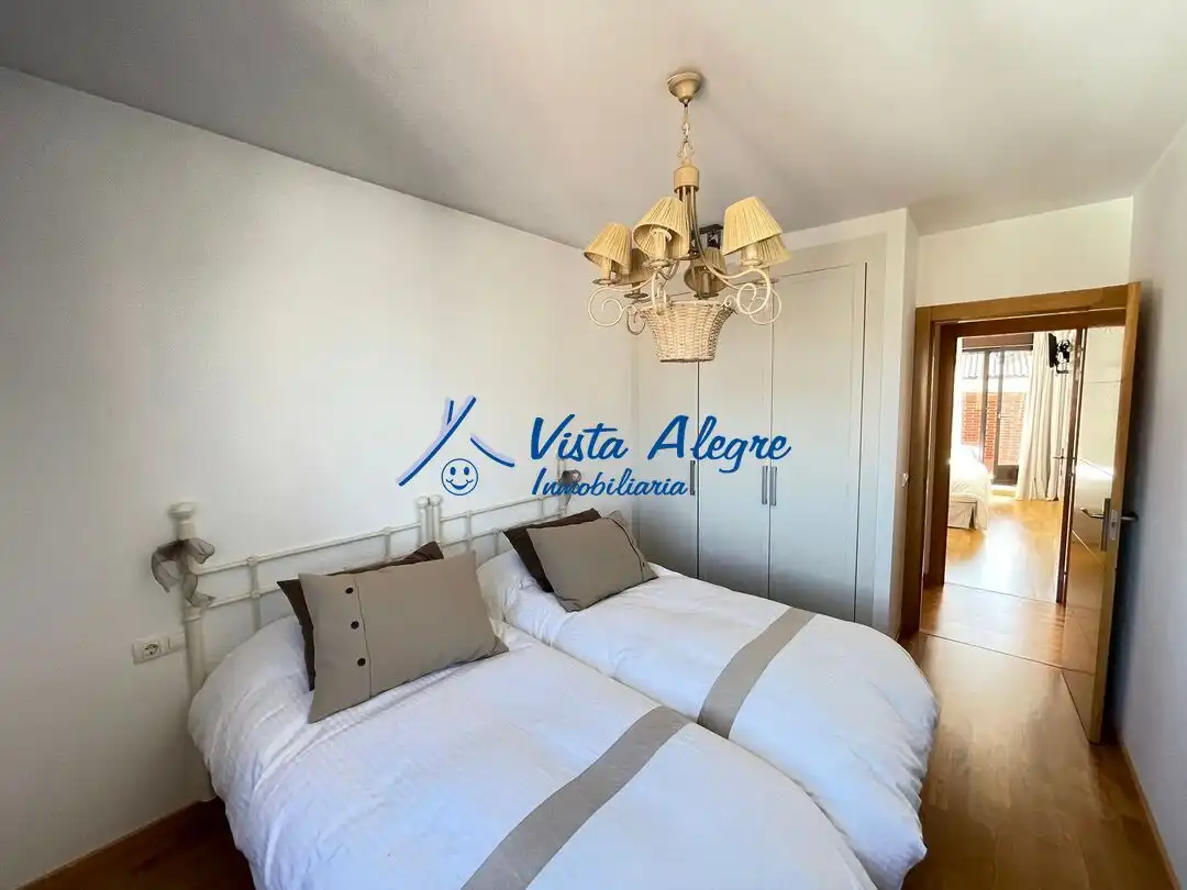 Habitación de Ático en venta en Haro con Calefacción, Parquet y Terraza