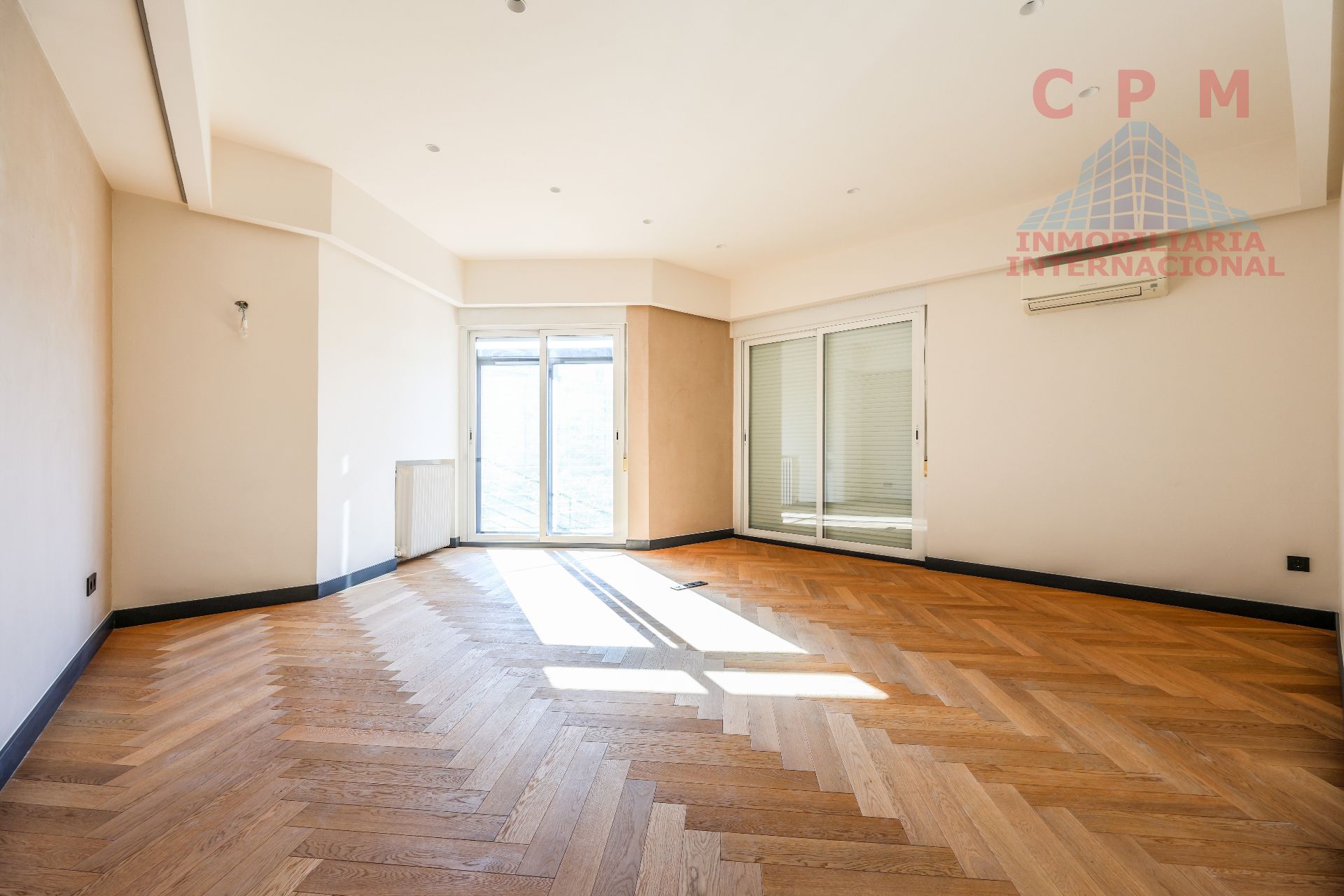 Dormitori de Oficina de lloguer en  Madrid Capital amb Aire condicionat, Calefacció i Terrassa