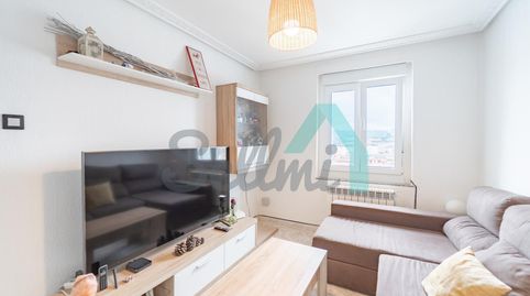 Foto 2 de Piso en venta en Los Claveles, HUCA - La Cadellada, Oviedo